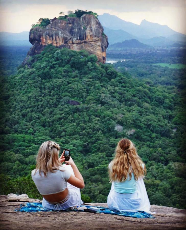 Hungry Lion Sigiriya Hotel Exterior foto